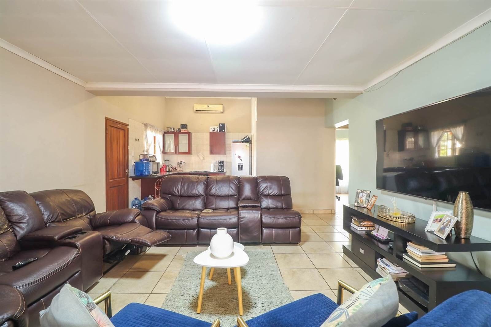 2 Bed Townhouse in Waterval East photo number 8