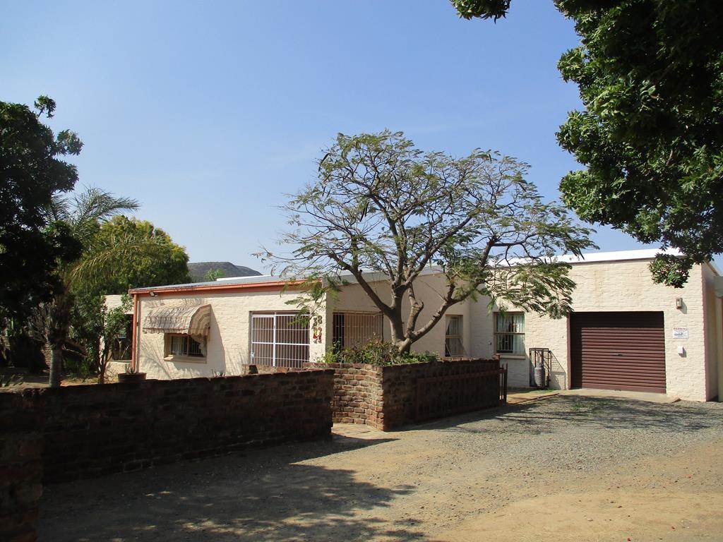 3 Bed House in Graaff Reinet photo number 26