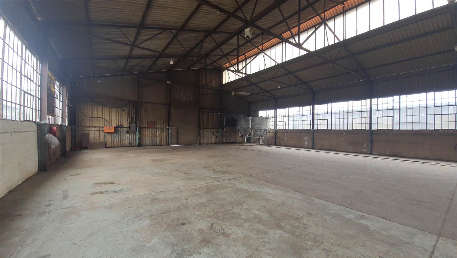 1798  m² Industrial space in Spartan photo number 10