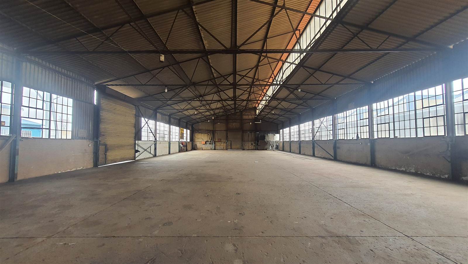 1798  m² Industrial space in Spartan photo number 2