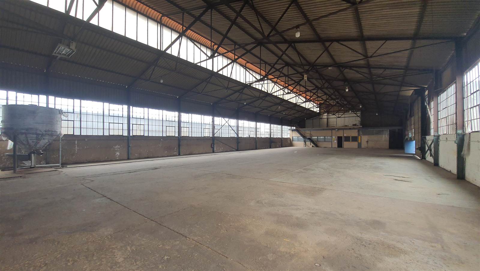 1798  m² Industrial space in Spartan photo number 11