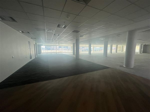 1 716  m² Commercial space