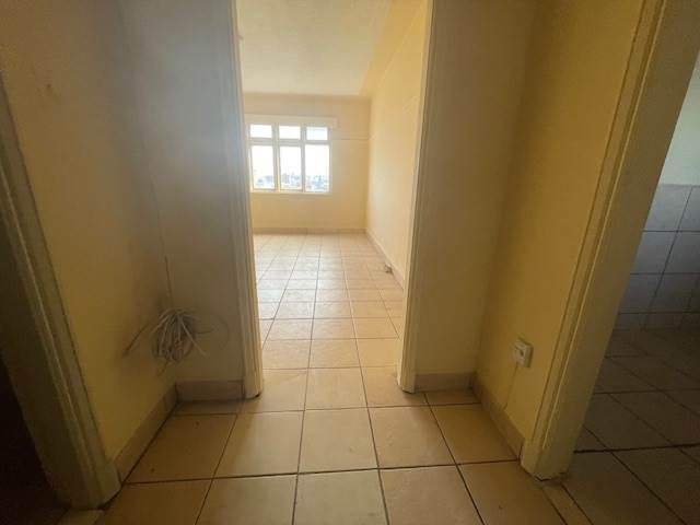 1 Bed Apartment in Bulwer photo number 6