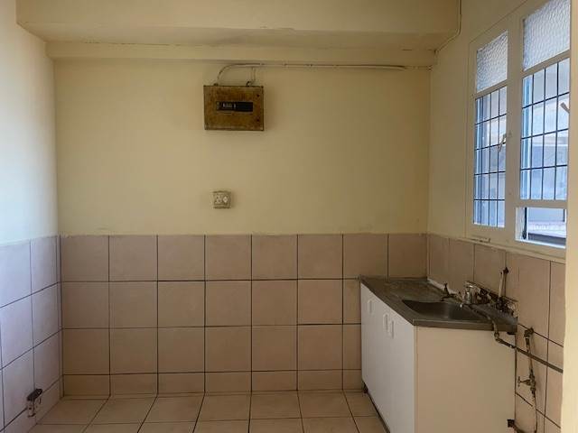 1 Bed Apartment in Bulwer photo number 2