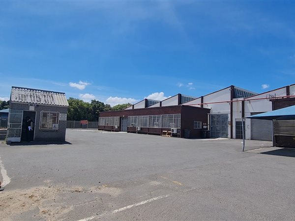 8 215  m² Industrial space