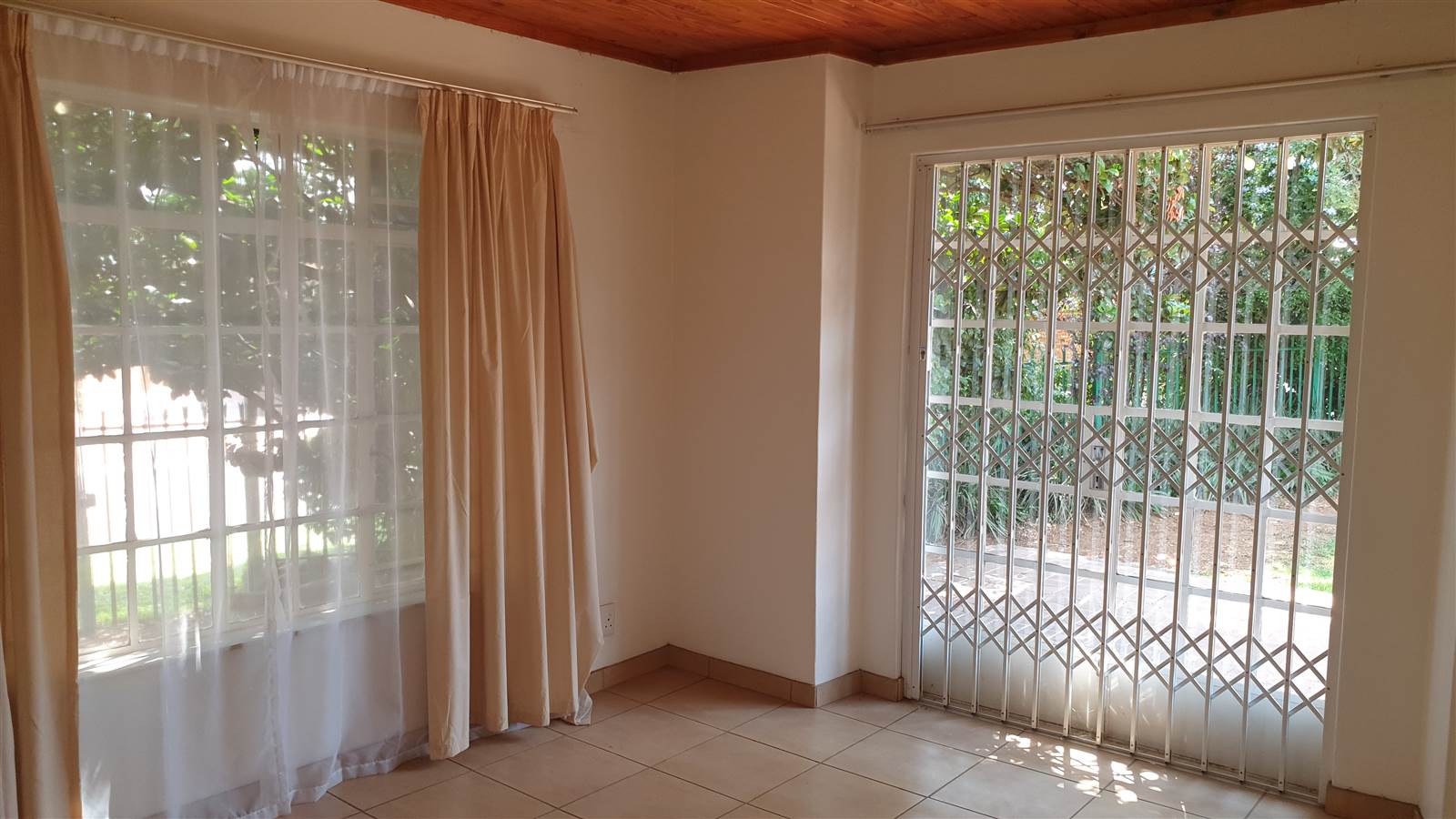 4 Bed House in Garsfontein photo number 19