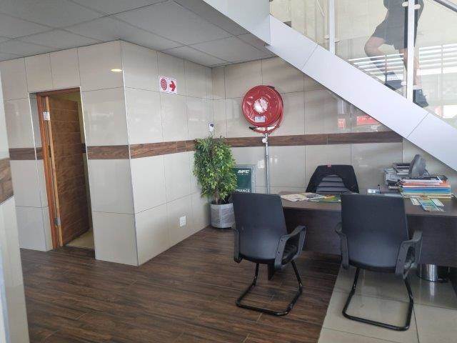 350  m² Commercial space in Bloemfontein photo number 13