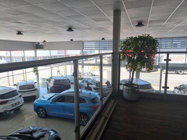 350  m² Commercial space in Bloemfontein photo number 2