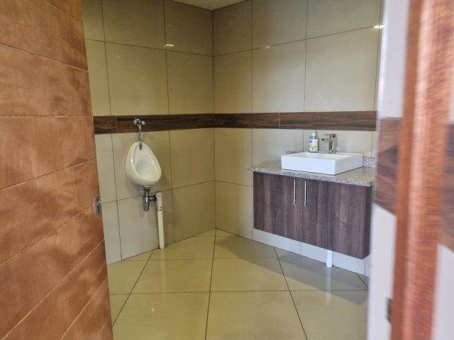 350  m² Commercial space in Bloemfontein photo number 16