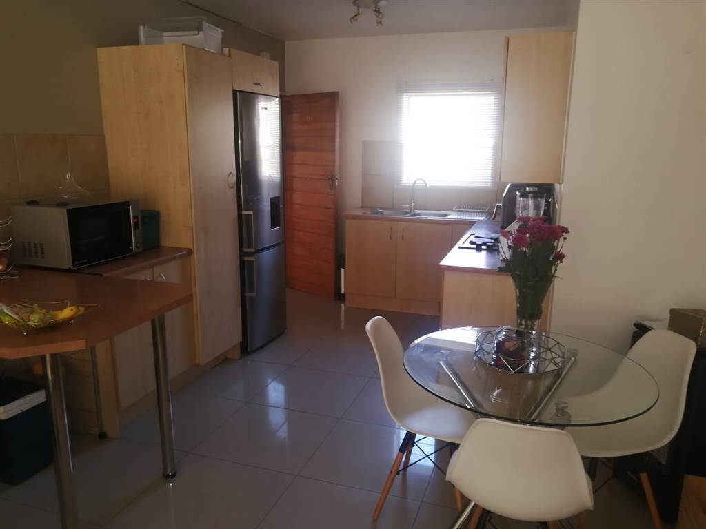 2 Bed Apartment in Sundowner photo number 4