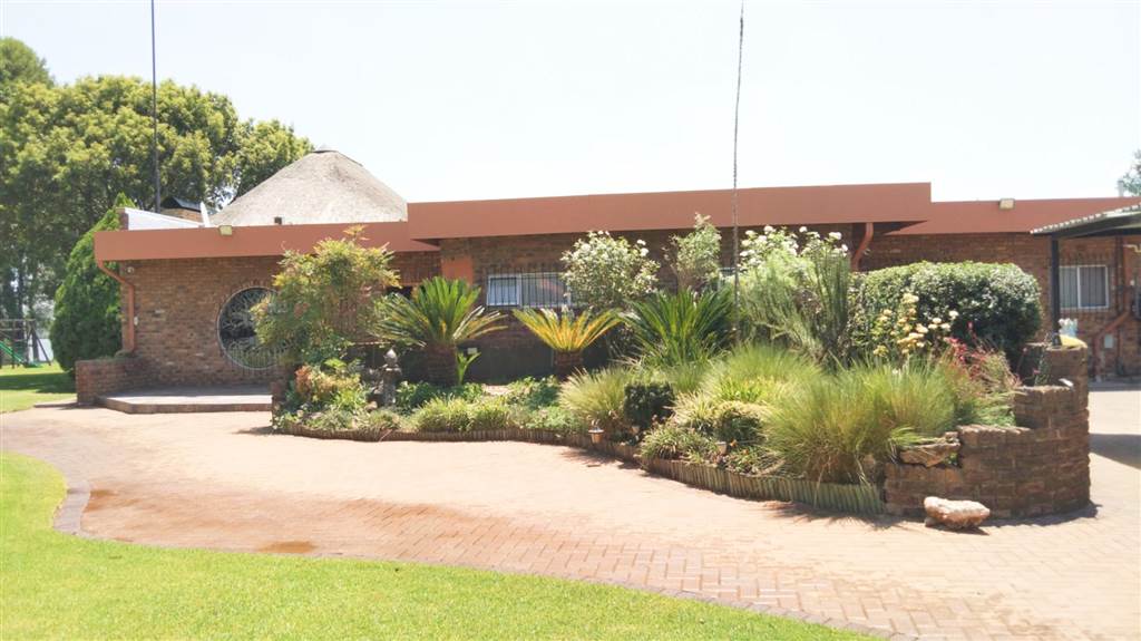 8 Bed House in Vaal Marina photo number 4
