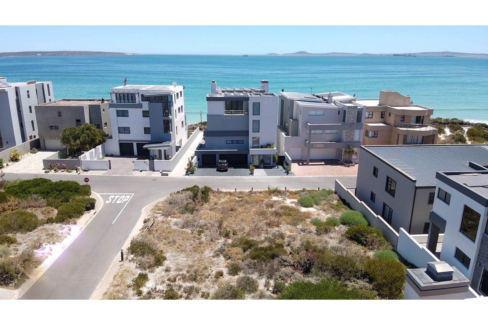 348 m² Land available in Calypso Beach photo number 9
