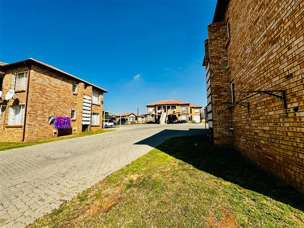 2 Bedroom Townhouse 2 Bedroom Townhouse