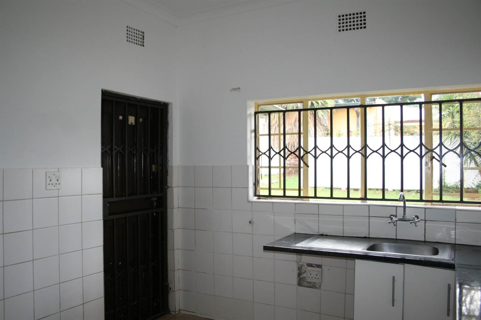 3 Bed House in Roodepoort North photo number 30