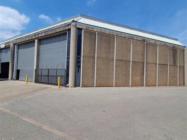 730  m² Commercial space