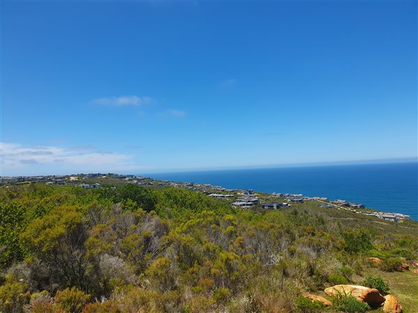 2 300 m² Land