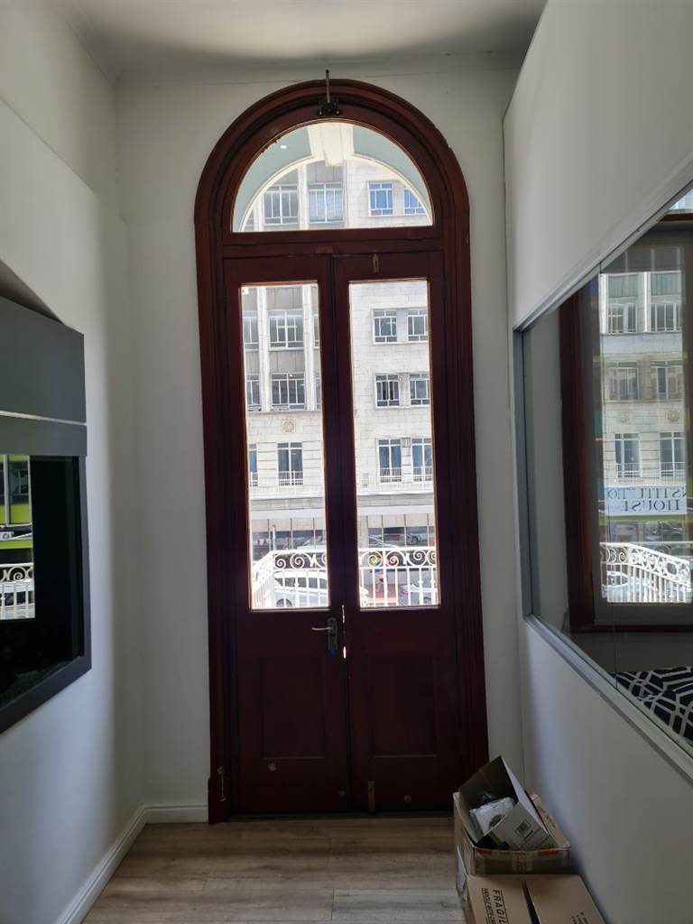 233  m² Commercial space in Cape Town City Centre photo number 11