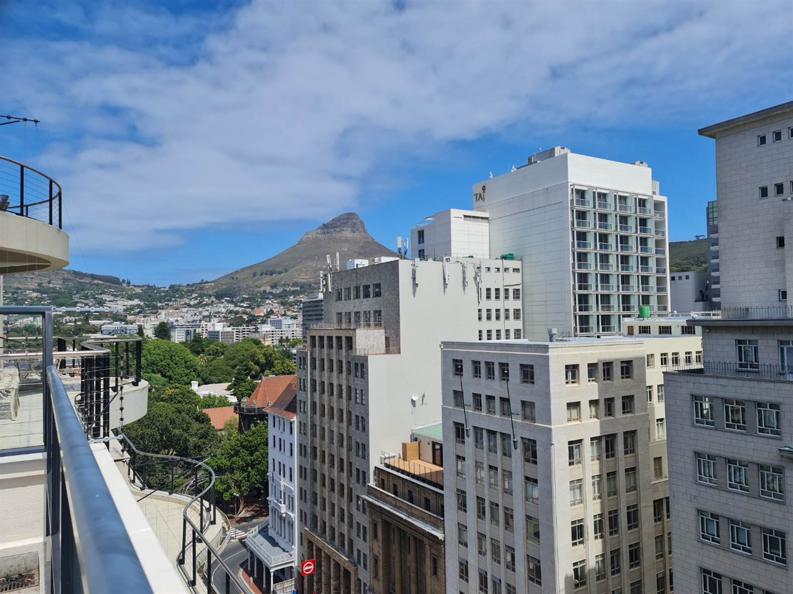 233  m² Commercial space in Cape Town City Centre photo number 3