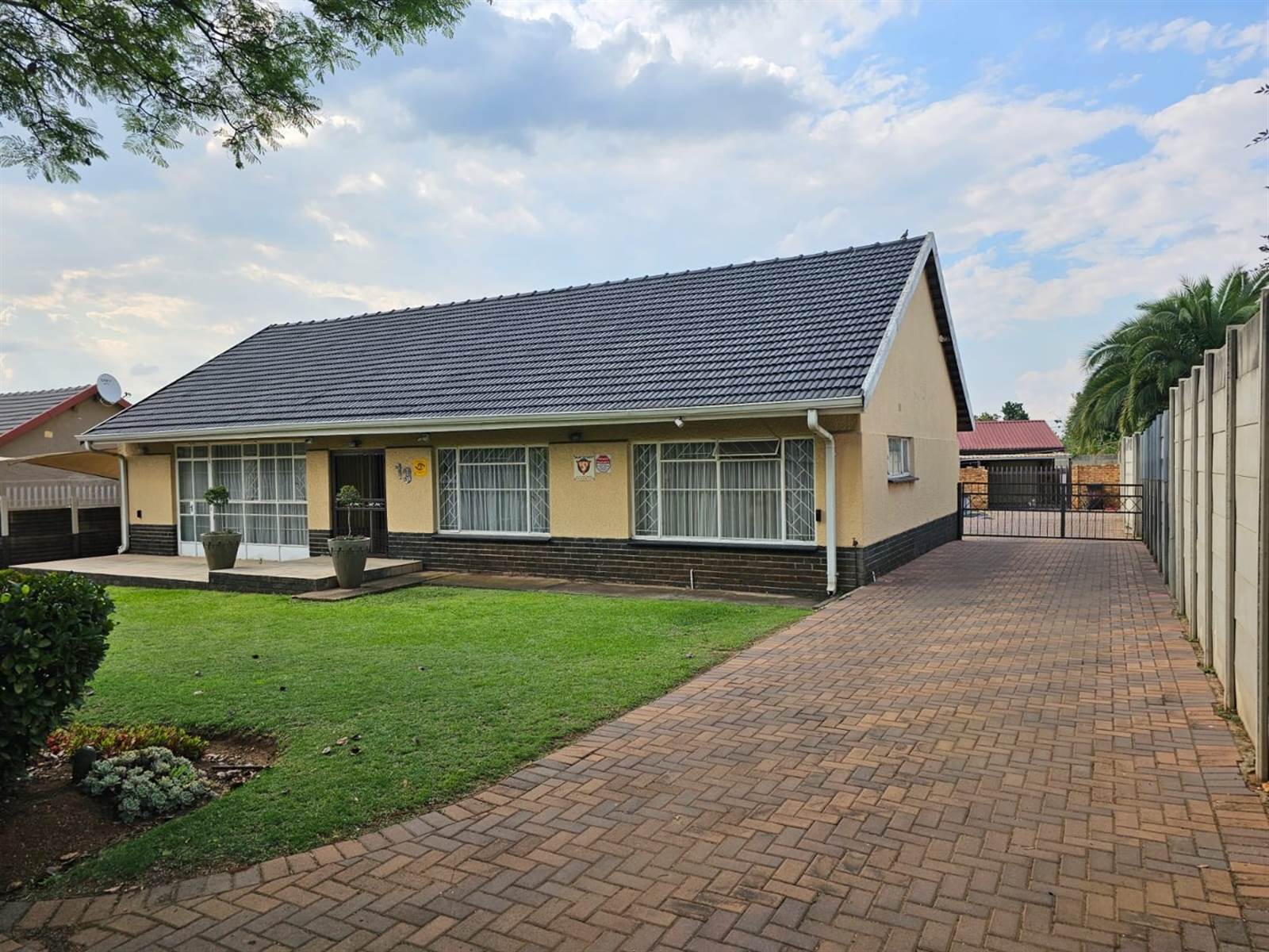 3 Bed House in Kempton Park Ext 3 photo number 2