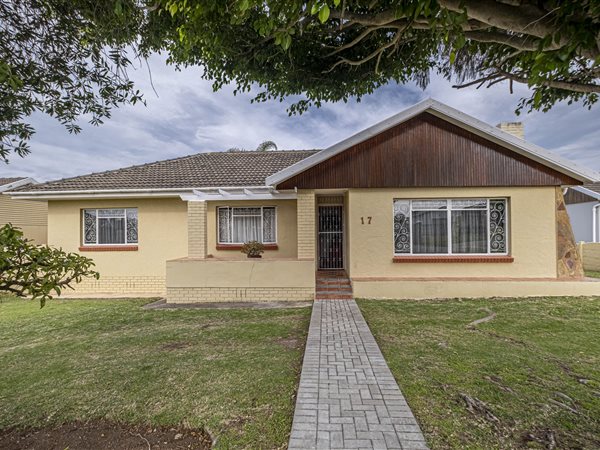 4 Bedroom House 4 Bedroom House