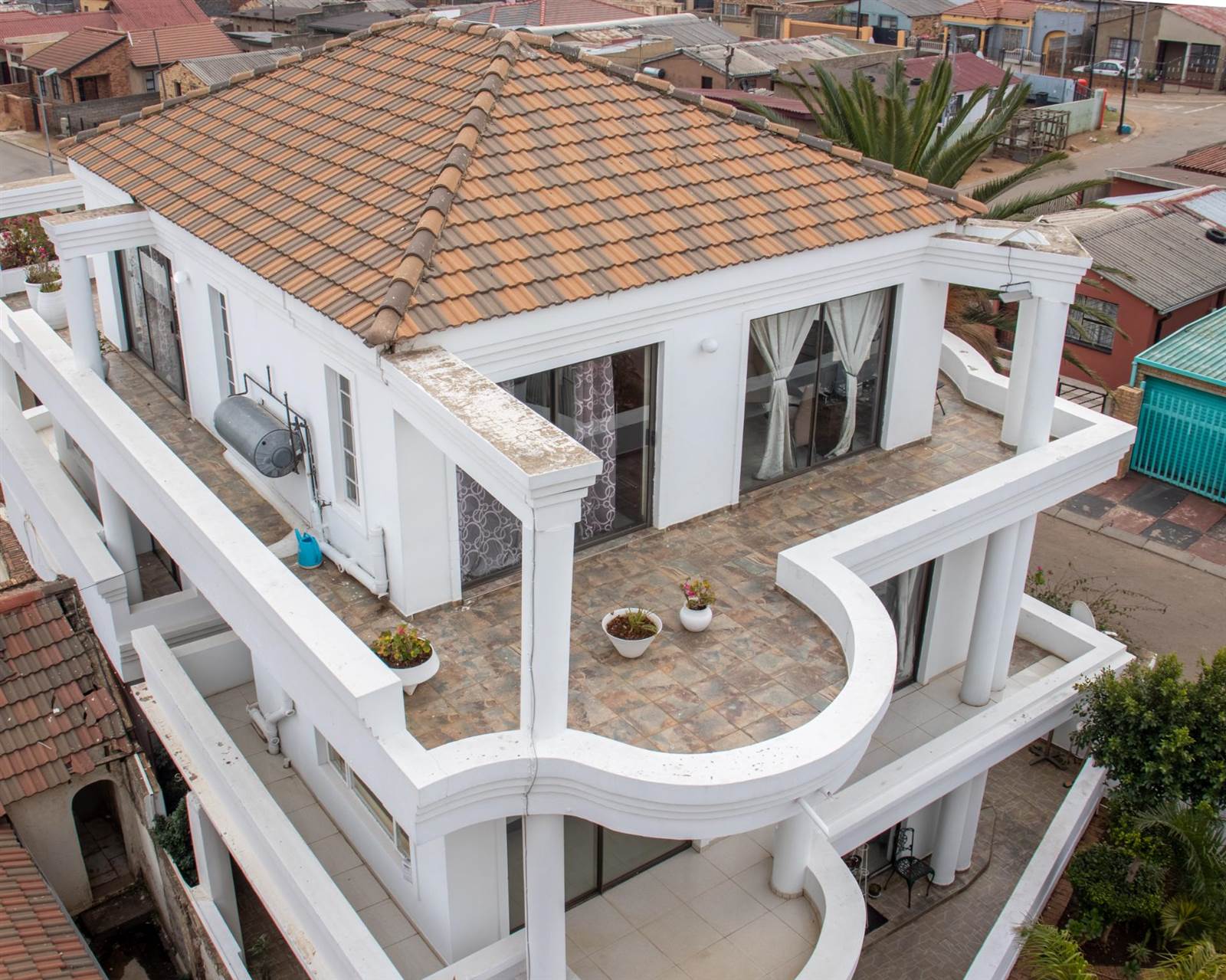 4 Bed House in Mapetla photo number 2