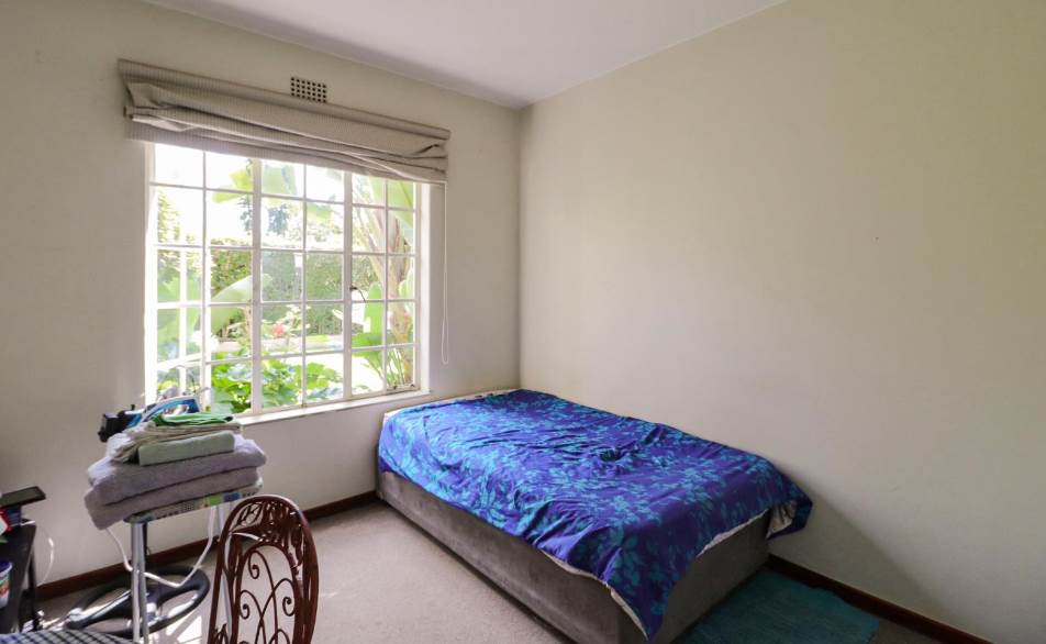 3 Bed Simplex in Bedford Park photo number 12
