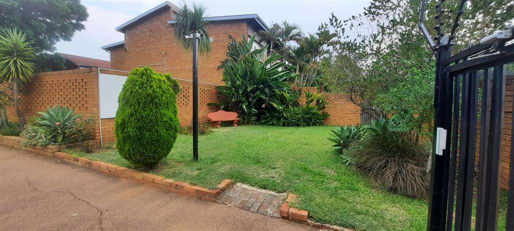2 Bed Townhouse in Pretoria North photo number 30