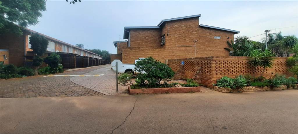 2 Bed Townhouse in Pretoria North photo number 24