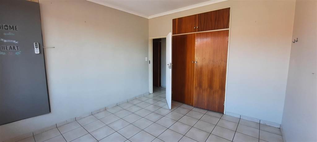 2 Bed Townhouse in Pretoria North photo number 6