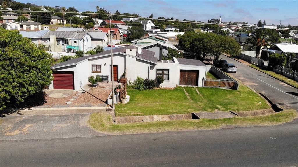 3 Bed House in Bredasdorp photo number 1