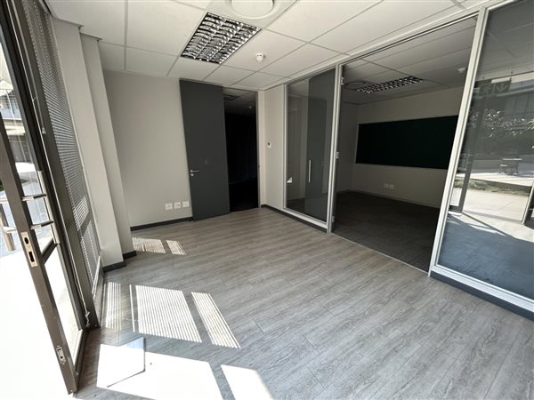 251  m² Office Space