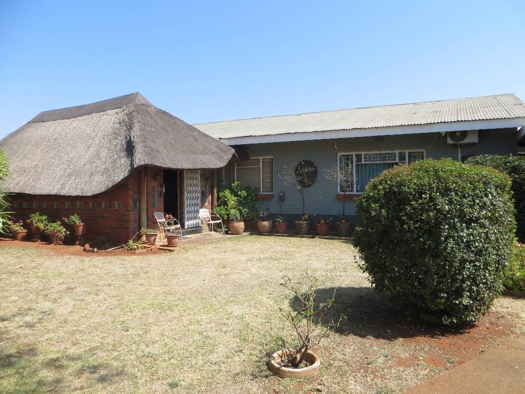 3 Bed House in Carletonville photo number 1