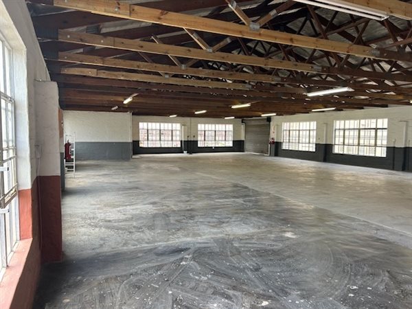 442  m² Industrial space in New Germany