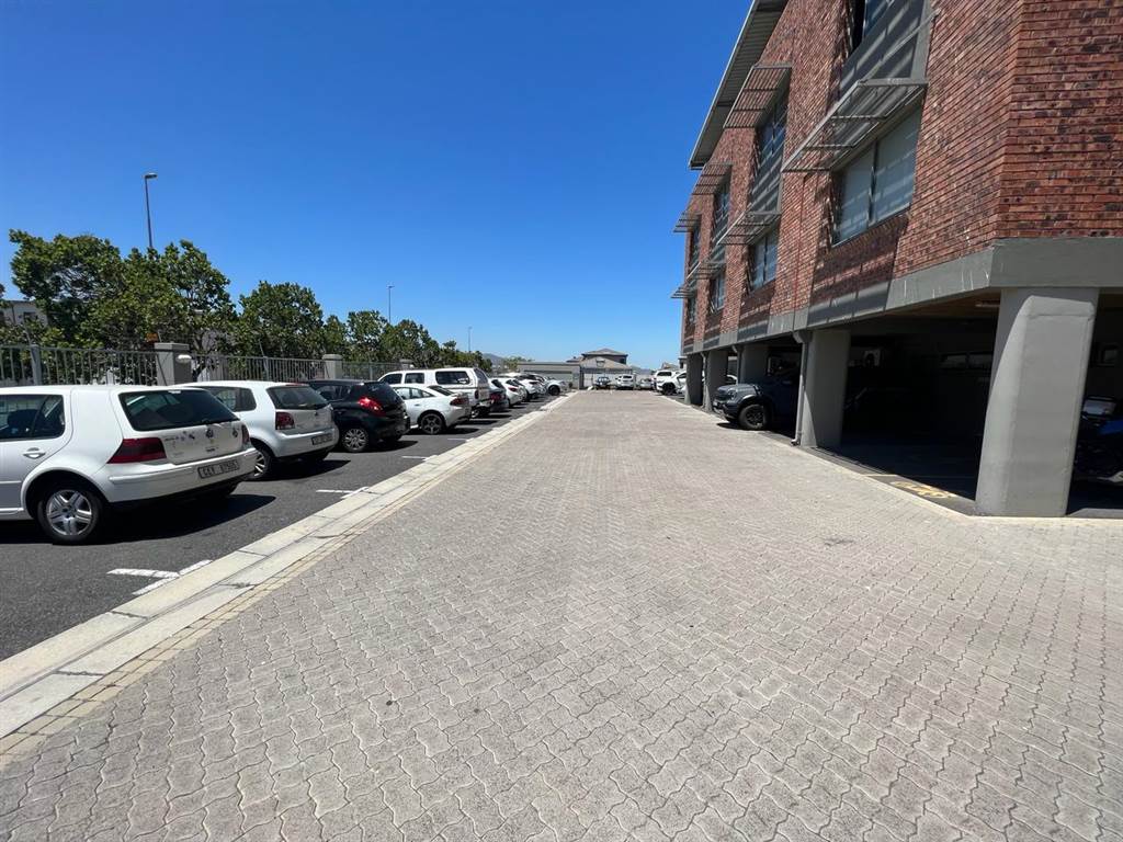 192  m² Commercial space in Parklands photo number 8