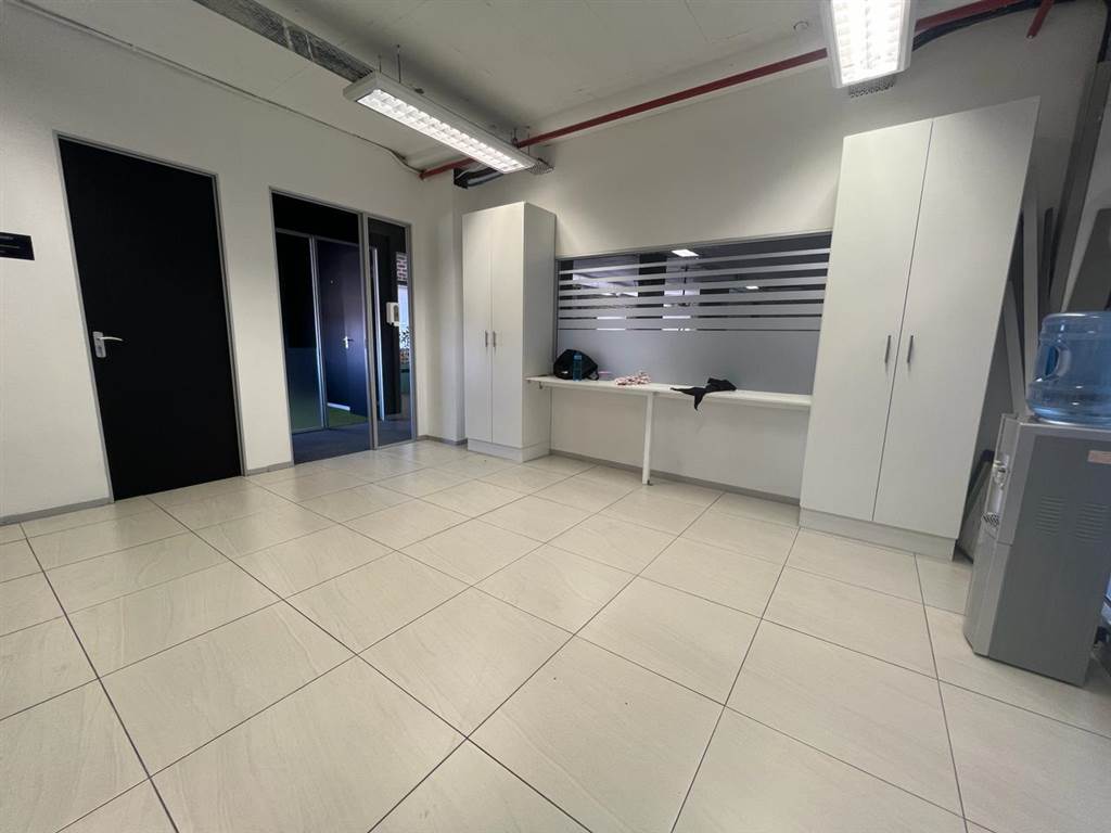192  m² Commercial space in Parklands photo number 19