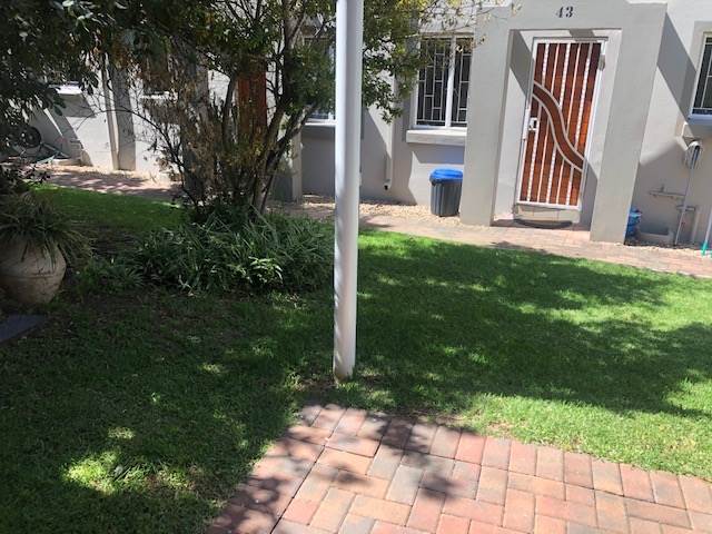 0.5 Bed Townhouse in Edenvale photo number 9