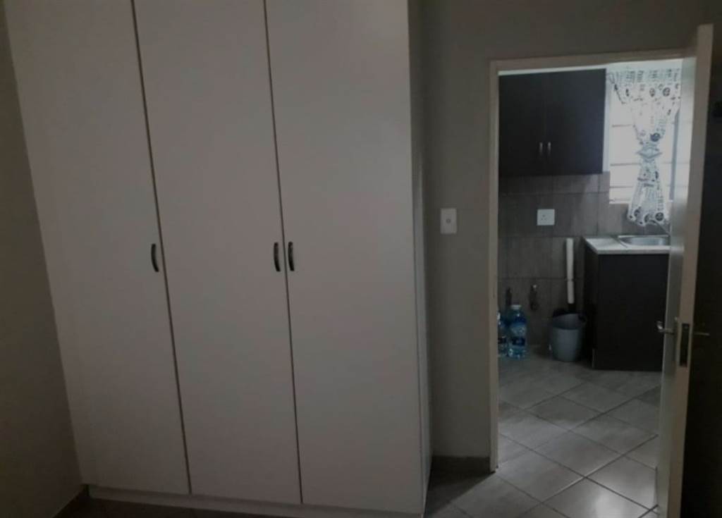 1 Bed Flat in Highveld Park photo number 6