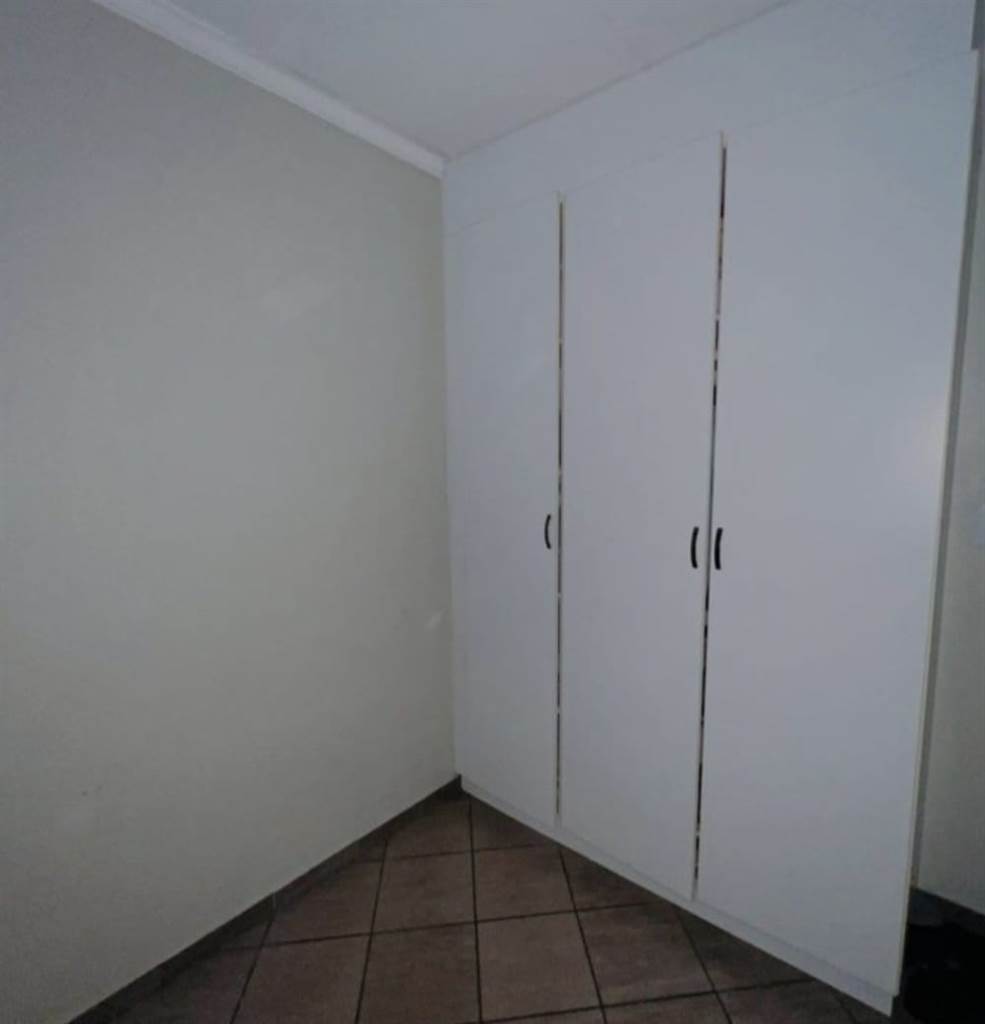 1 Bed Flat in Highveld Park photo number 8