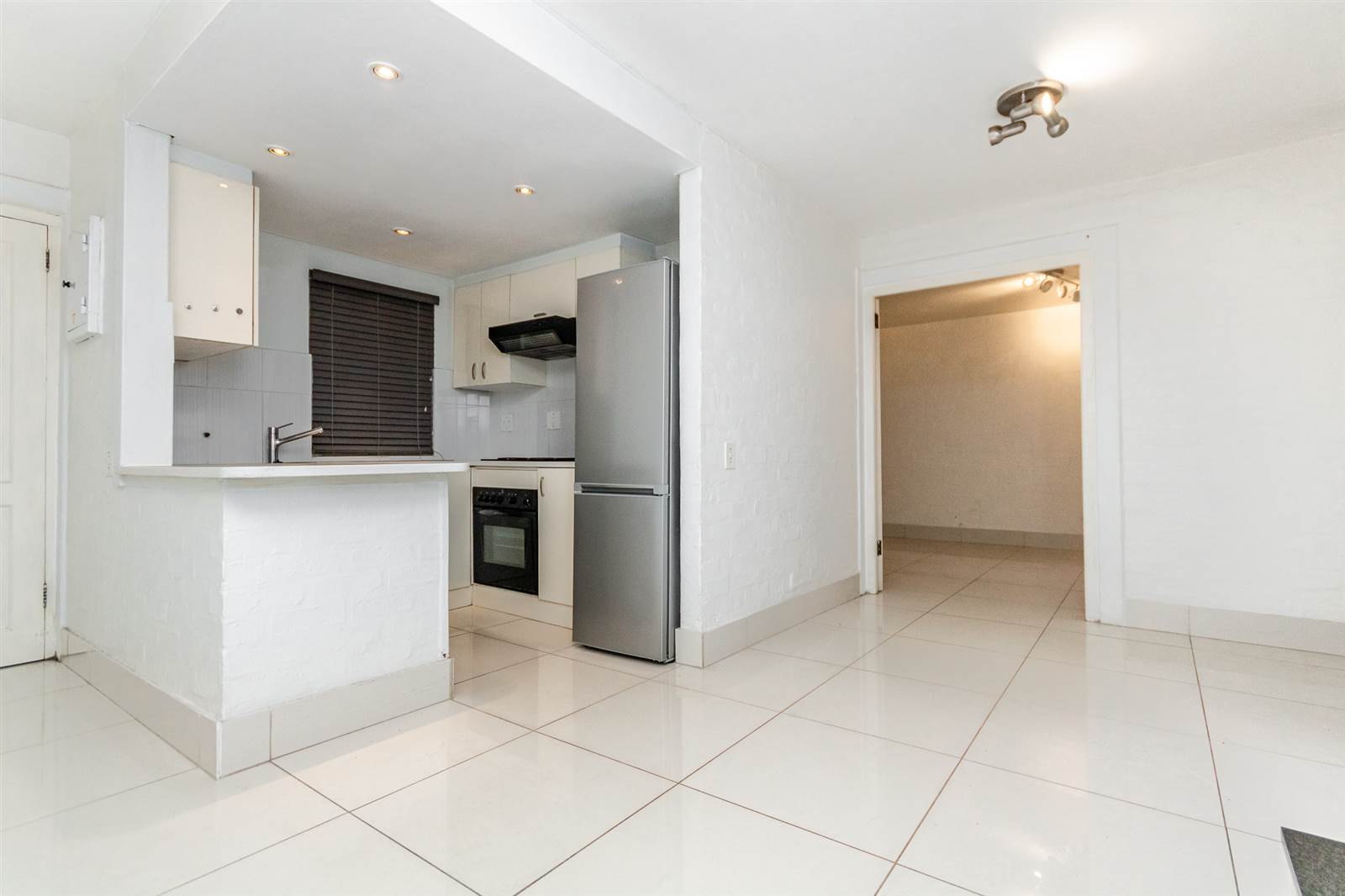1 Bed Apartment in Sandown photo number 10