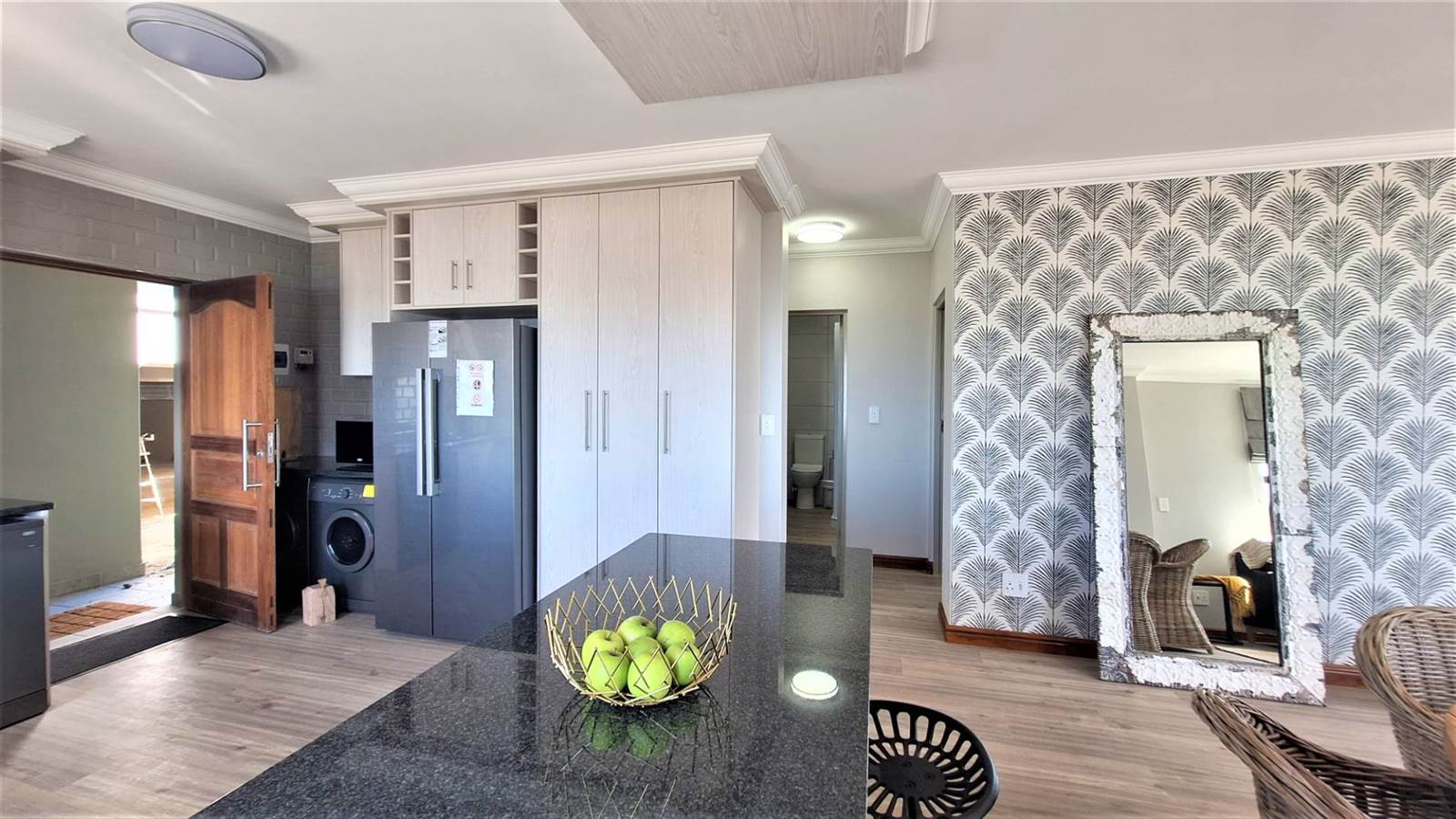 2 Bed Apartment in Mossel Bay Central photo number 7