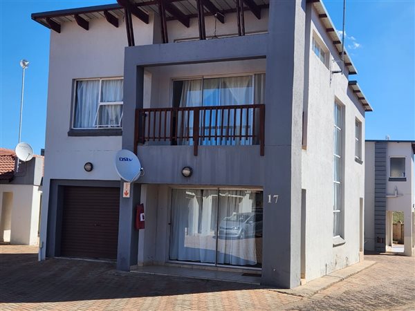 3 Bedroom Townhouse 3 Bedroom Townhouse