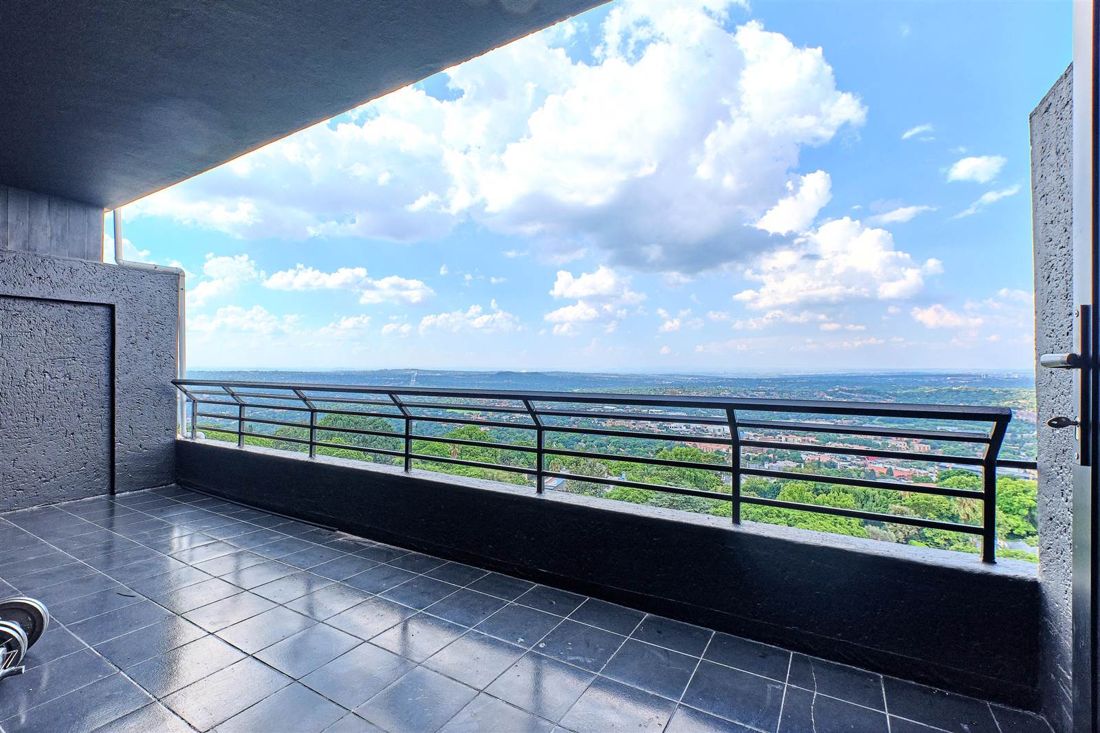 1 Bed Apartment in Northcliff photo number 13