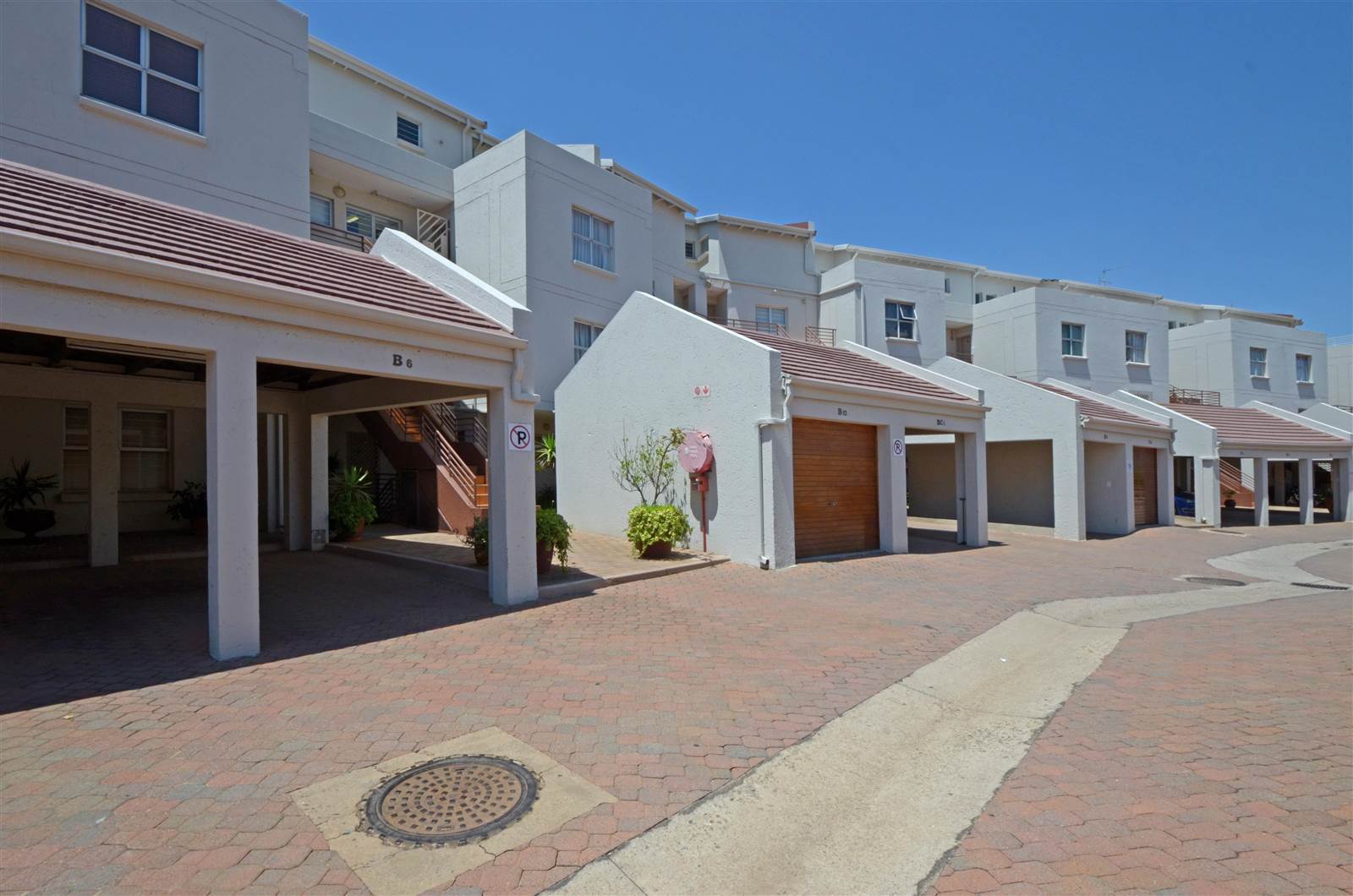 1 Bed Apartment in Northcliff photo number 16