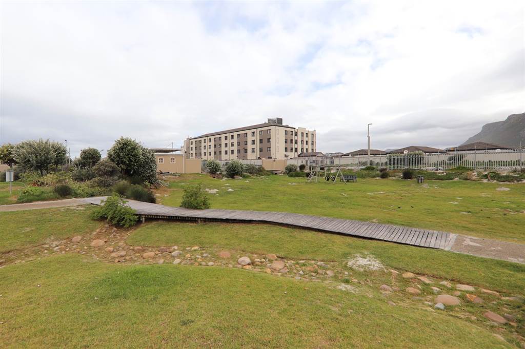 3 Bed Townhouse in Muizenberg photo number 18