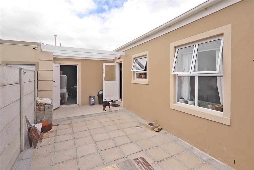 3 Bed Townhouse in Muizenberg photo number 16