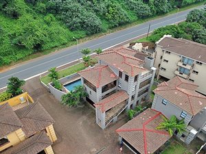 4 Bed Townhouse in Amanzimtoti