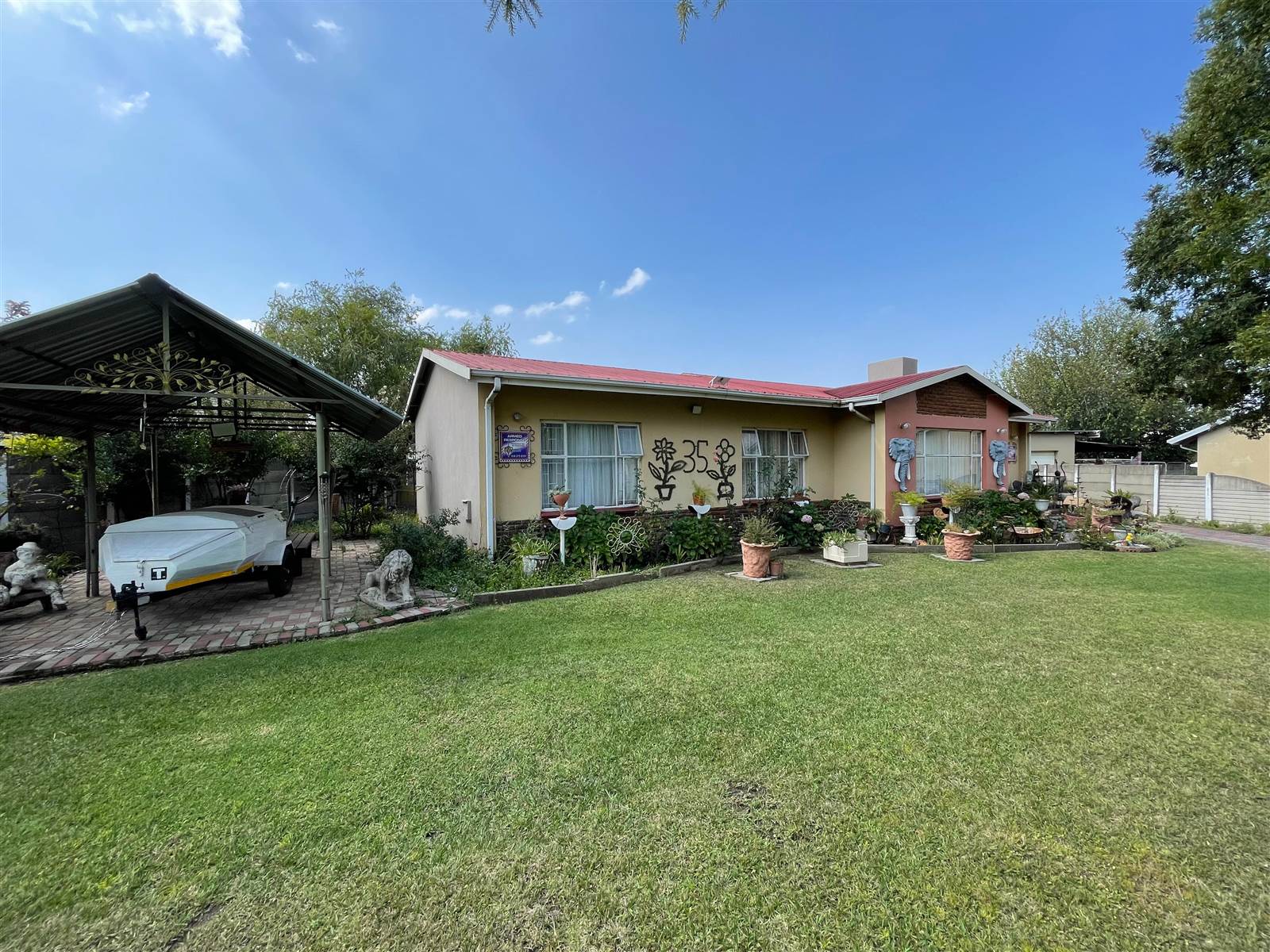 3 Bed House in Barry Hertzog Park photo number 2