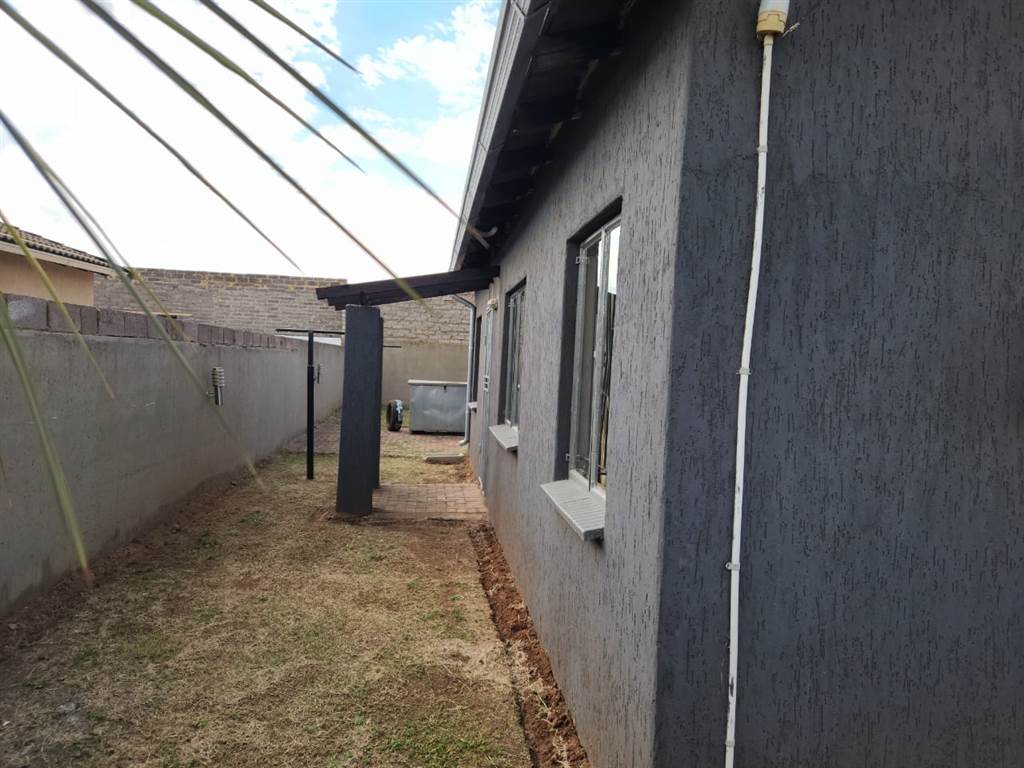 3 Bed House in Protea Glen photo number 16