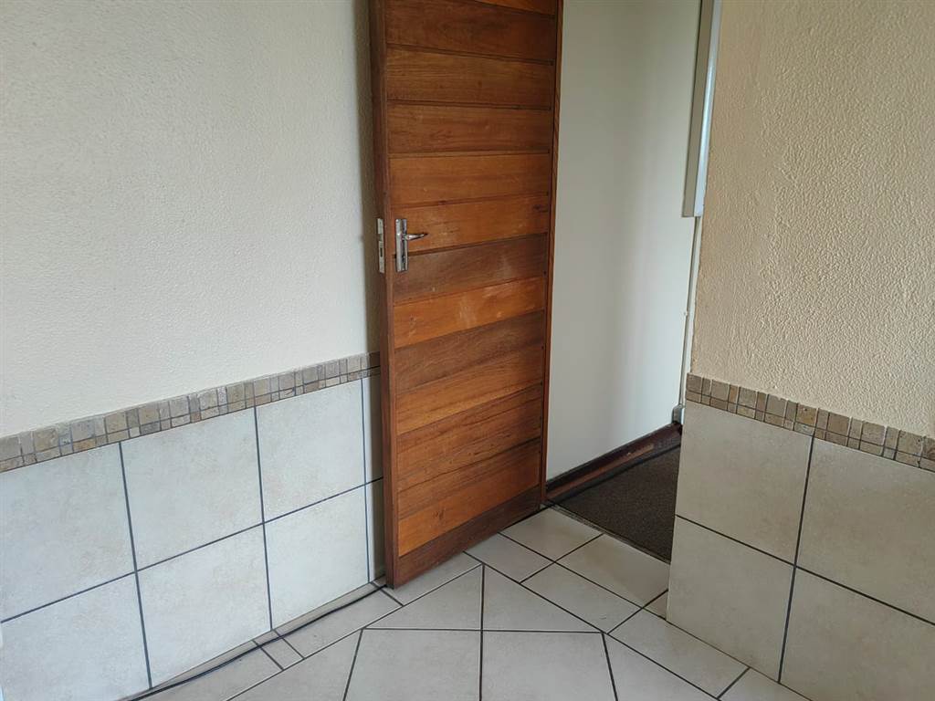 3 Bed House in Carletonville photo number 18