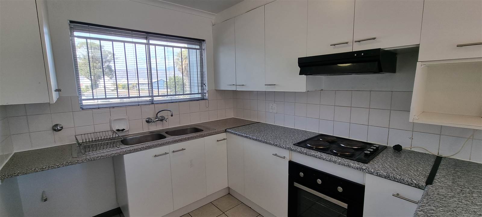 3 Bed Apartment in Strand North photo number 5
